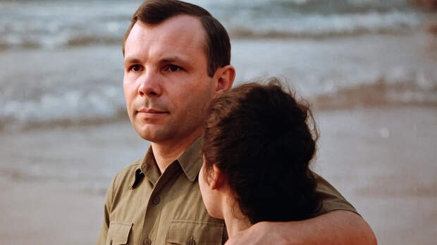 Отец бы гордился. Что известно о дочерях Гагарина