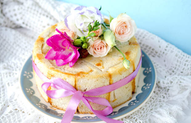 Apple Charlotte с хлебом