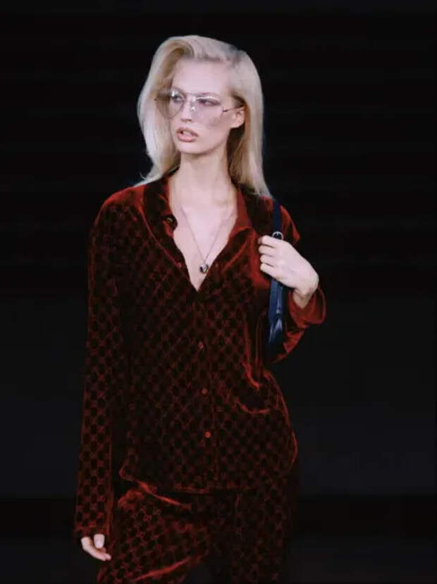 Модель в образе из коллекции Gucci La Famiglia