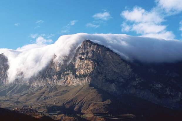 Почти 20 человек попали под камнепад в российском регионе
