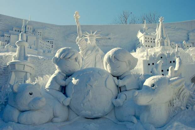 Холодное великолепие: немного ошеломительных скульптур из снега и льда