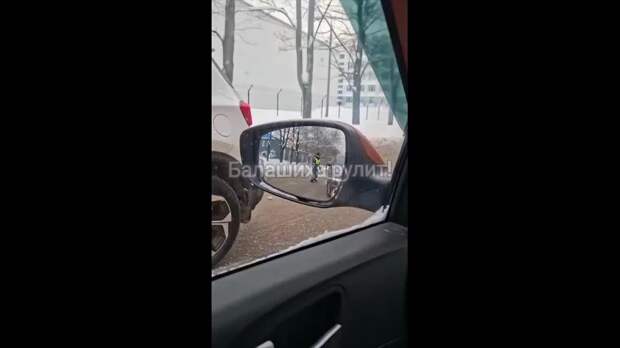 **В Балашихе полиция устроила перестрелку с Porsche.**      Сначала сотрудников ДПС...