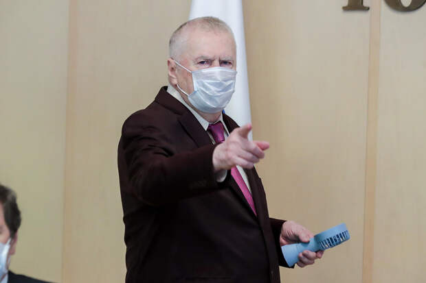 Жириновский выступил за приём в вузы только с прививками от COVID