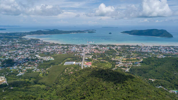 Разрушающийся отель попросил туристов не приезжать к ним и стал популярен среди россиян
