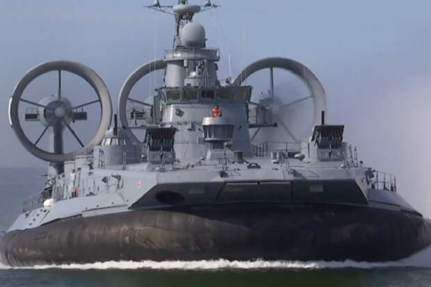 Десантный корабль «Мордовия» выполнил стрельбы в морских полигонах флота