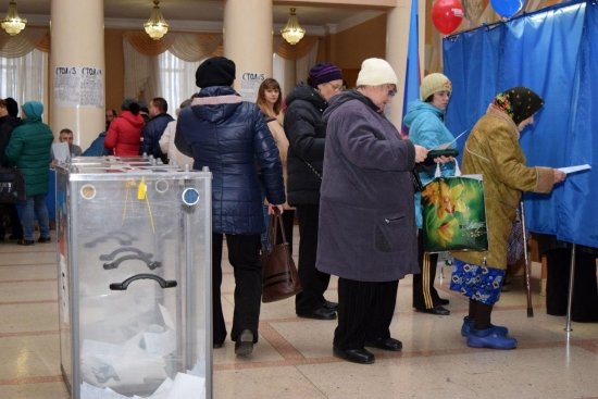 Голосуют из окопов: выборы проводят и у ополченцев на передовой - появились фото избирательных бюллетеней в ДНР и ЛНР