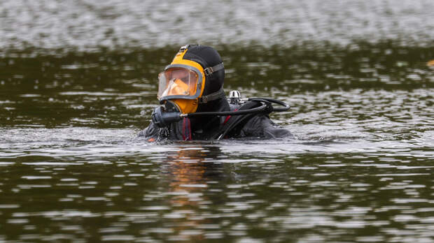 Загадочные ящики с боеприпасами нашли на дне озера в Польше