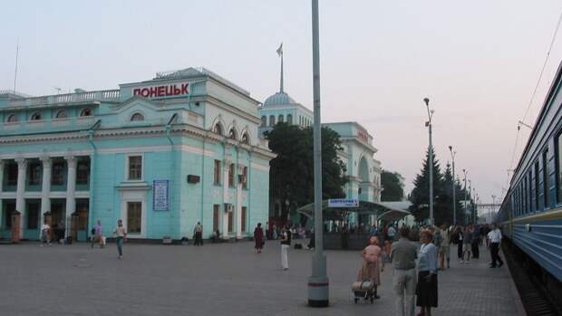 Вокзал Донецка возобновил работу после пятилетнего перерыва Вокзал Донецка возобновил работу после пятилетнего перерыва