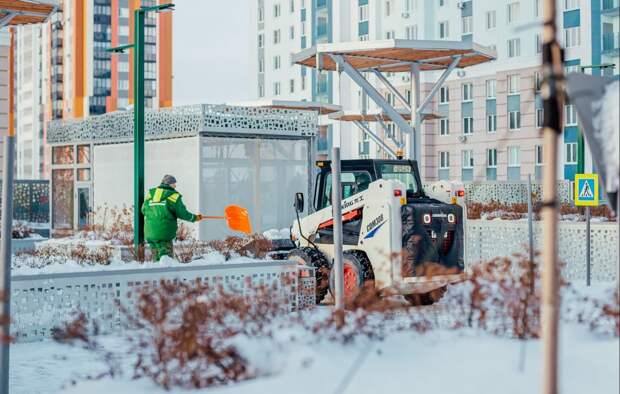 УЖК «Зелёный сад — мой дом» продолжает ликвидировать последствия снегопада в Рязани 