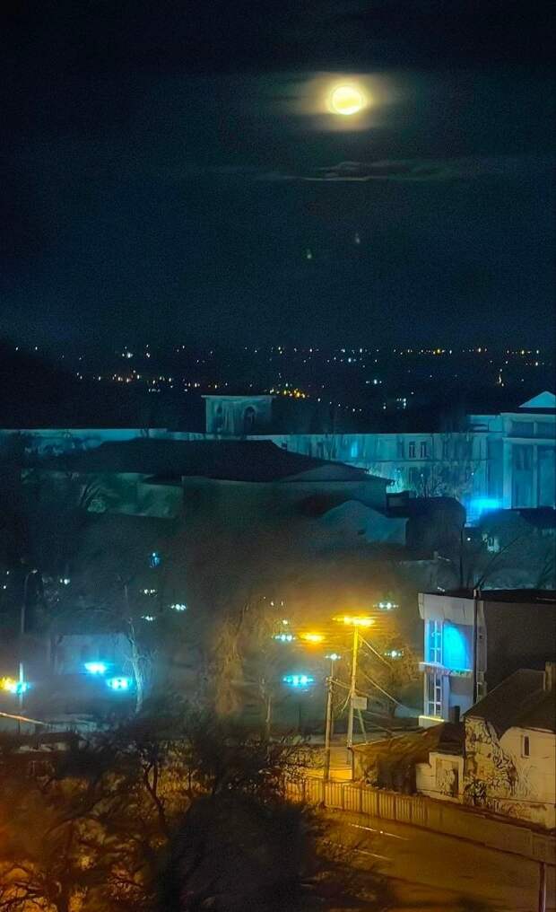 Вид на ночной Донецк