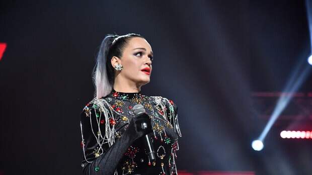 «Деградирует со страшной скоростью»: поклонники шокированы оголившейся в гримерке Славой