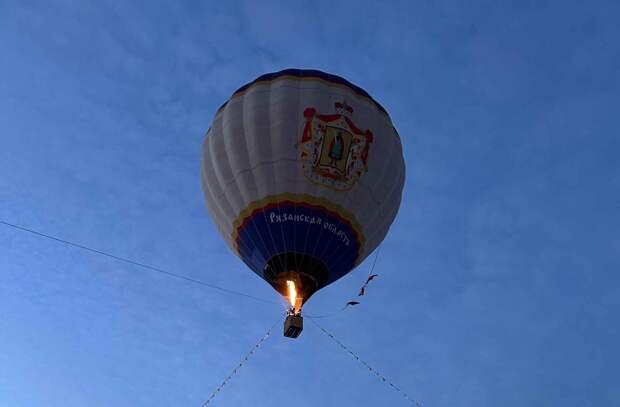 В Рыбацкой деревне прошли первые зимние полёты на воздушном шаре