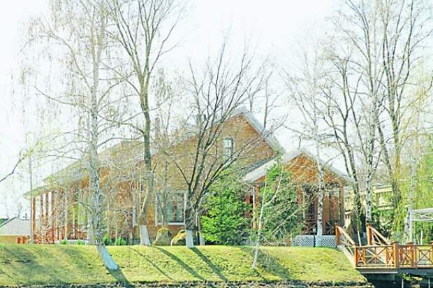 У Порошенко есть собственный "Белый дом" на берегу реки. Фото 3