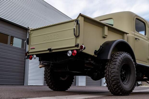 Крутой рестомод Dodge Power Wagon 1949 года