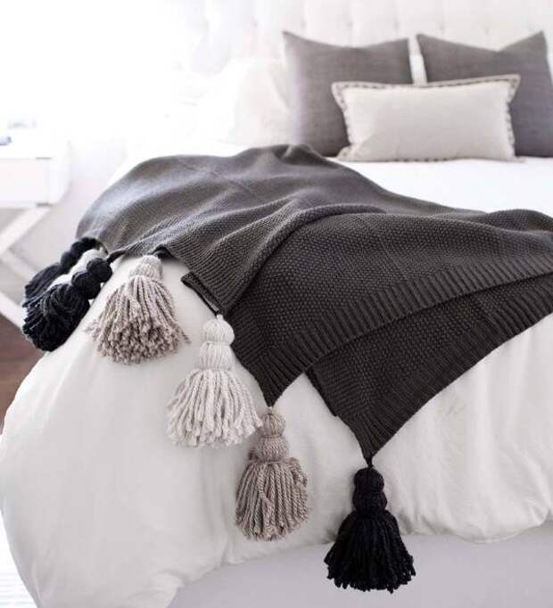 Стильный вязаный плед своими руками с кисточками Вязаные покрывала своими руками - 33 идеи с фото