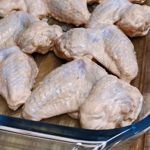 Такие крылышки у нас съедаются без остатка. Способ хоть и простой, а получается всегда вкусно