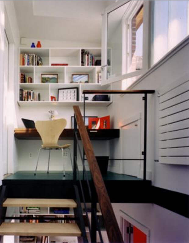 mini-home-office-nook-near-stair4
