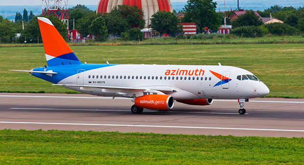 Авиакомпания "Азимут" получила первый самолет Sukhoi Superjet 100