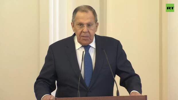 Лавров вручает дипломы МГИМО ветеранам спецоперации