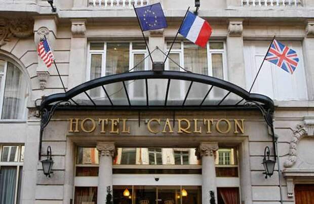 Парижский отель Carlton Hotel. Парижский отель Carlton Hotel.