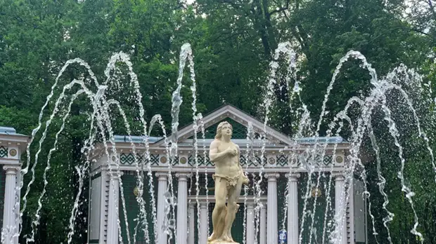 В Петергофе присвоили охранный статус двум историческим объектам