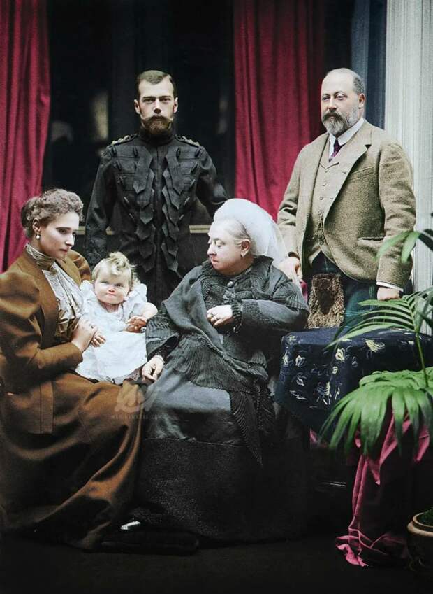 Николай II с супругой и дочерью в гостях у королевы Виктории  