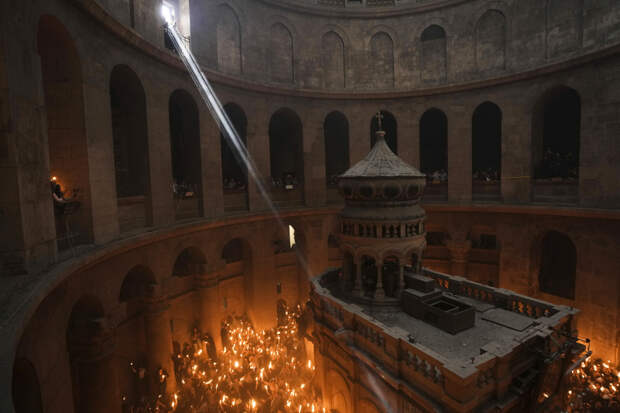 Схождение Благодатного огня в 2026 году. Что известно о пасхальном чуде?