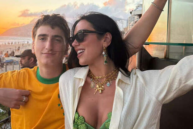Певица Дуа Липа опубликовала редкие фото с братом в честь его 20-летия
