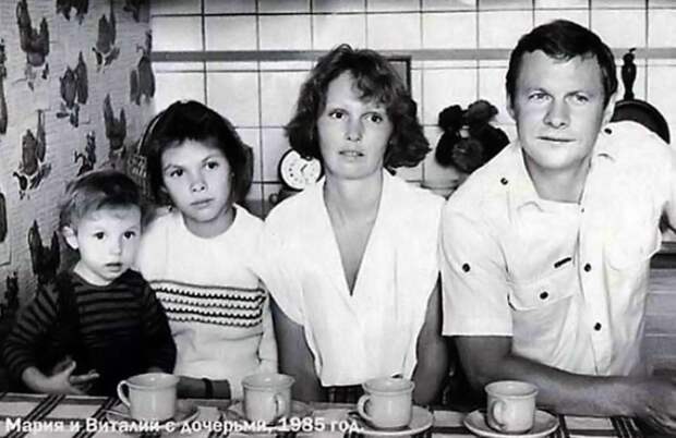 Виталий Соломин с семьей, 1985 | Фото: kino-teatr.ru
