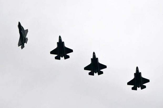 Американские истребители F-35A во время учений НАТО «Атлантик Трайдент» Фото: NATO