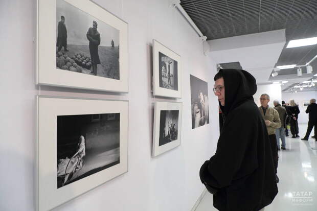 В Галерее современного искусства ГМИИ РТ открылась фотовыставка Ляли Кузнецовой «Я с вами, мои друзья!»