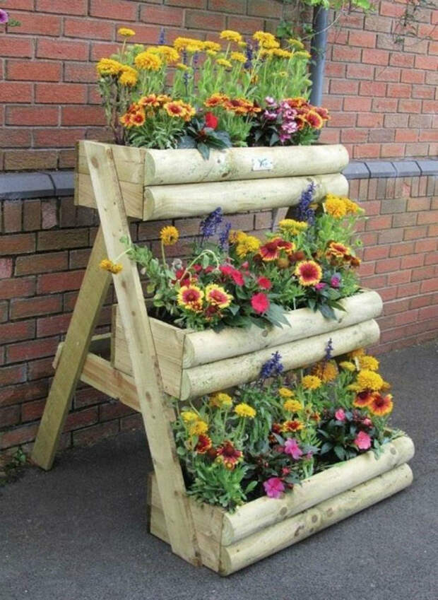 Трехуровневый стеллаж для цветов. | Фото: Pinterest. Трехуровневый стеллаж для цветов. | Фото: Pinterest.