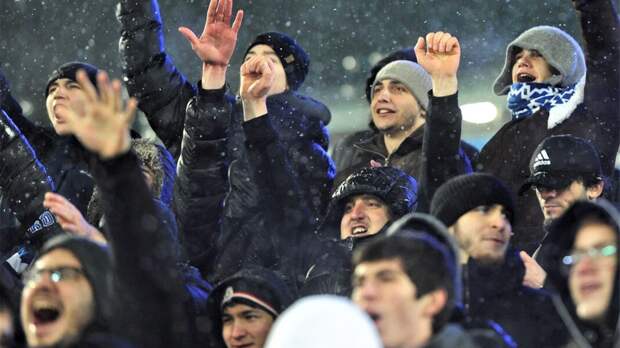 Махачкалинское «Динамо» оштрафовали на 100 тысяч рублей за то, что болельщики бросались снежками