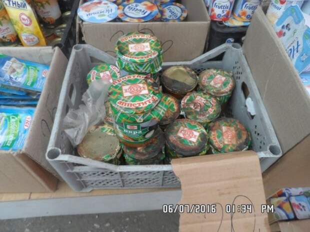 Борьба с торговцами просроченными продуктами (18 фото)