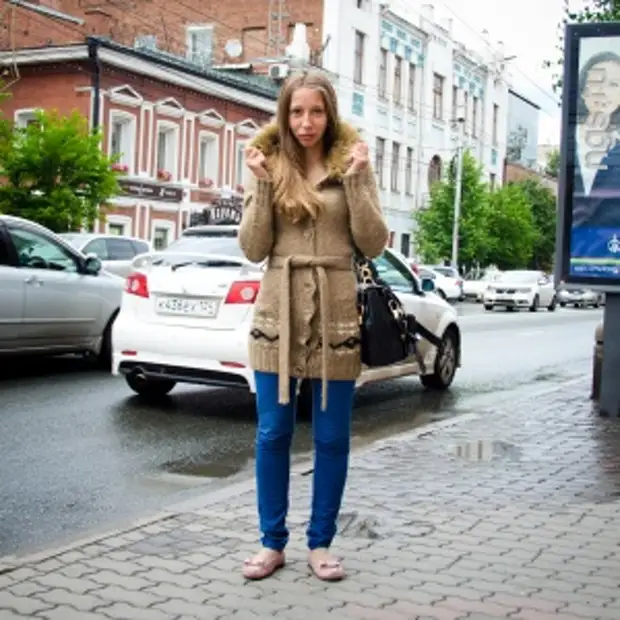 Какой сегодня одеться. Мода на улицах города. Образы на 13 градусов тепла. Как одеваются в Москве сейчас. Одежда на 9 градусов тепла.