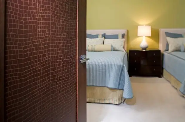 Как обновить старую дверь?