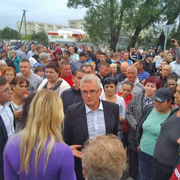 Губернатор Пензенской области Иван Белозерцев, встреча с жителями Чемодановки(2019)|Фото: instagram.com/ivan_belozercev_penza