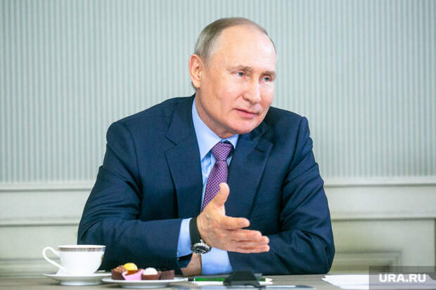 Владимир Путин на заводе 