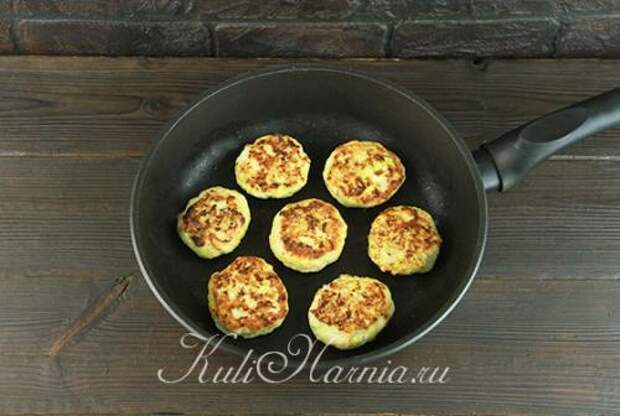 Куриные котлеты с кабачком и манкой в духовке. Куриные котлеты с кабачком и манкой