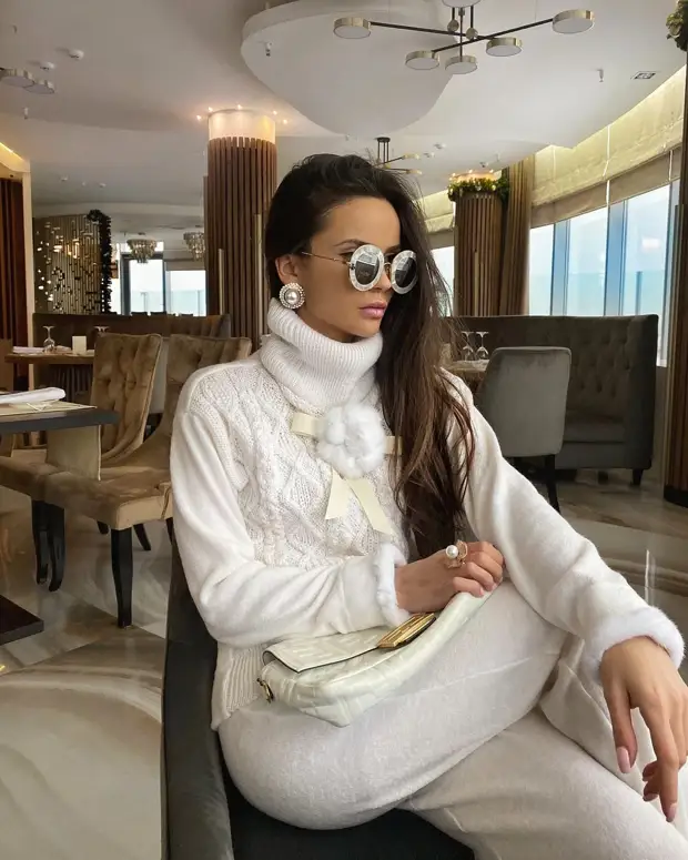 Как носить свитер с горлом: 20+ лучших вариантов на все времена