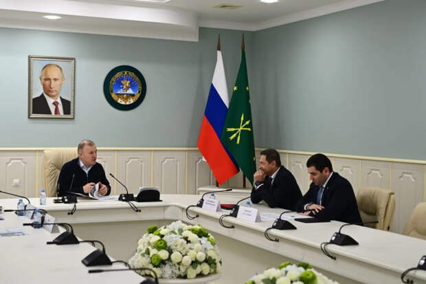 Глава Адыгеи встретился с председателем Юго-Западного банка Сбербанка