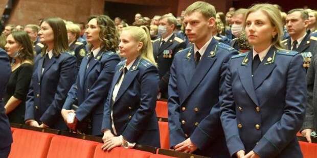В Омске на 300-летие образования прокуратуры России наградили 57 лучших сотрудников