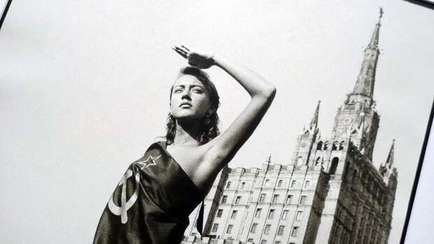 Улыбнитесь — сейчас вылетит нейросеть: выставка «Фотоискусство. От дагеротипа до искусственного интеллекта» в петербургском «Манеже»