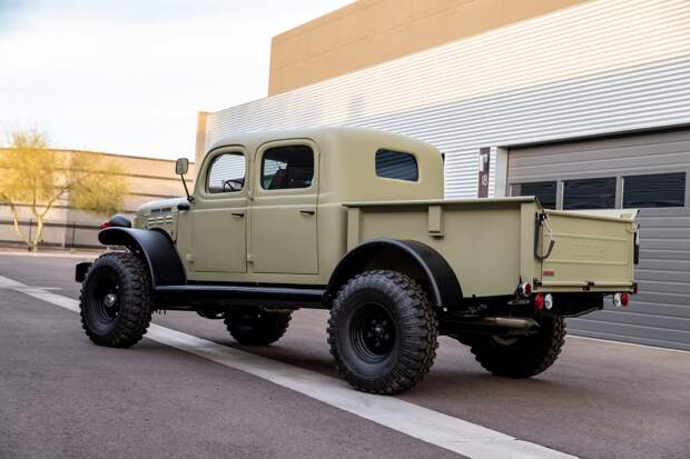 Крутой рестомод Dodge Power Wagon 1949 года
