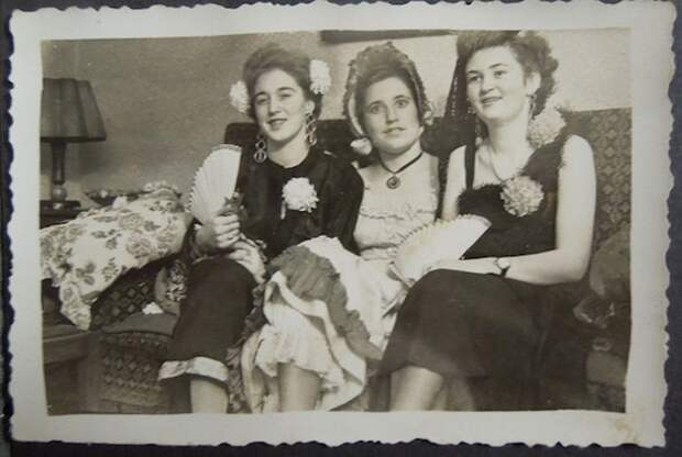 Находки в сейфе женщины, пережившей нацистский режим (20 фото)