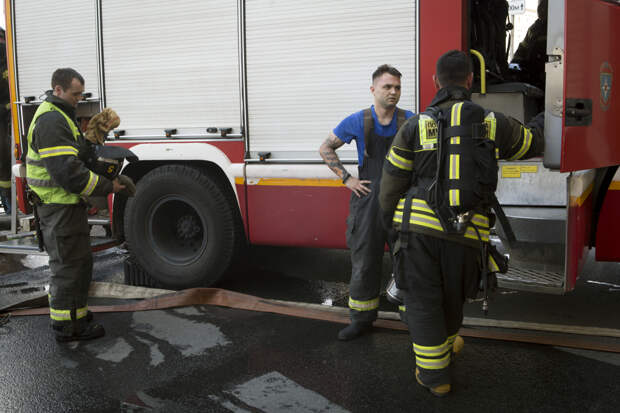 Пожарные ликвидировали крупное возгорание на улице Промышленной в Перми