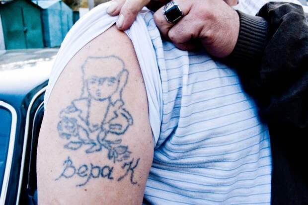 tattoos01 Обещал на руках носить