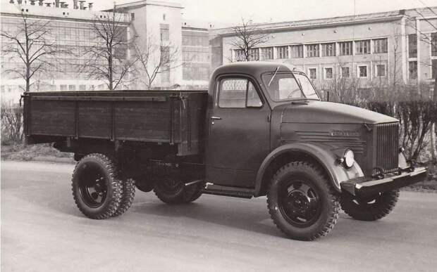 Большой юбилей: «Газону» — 70!