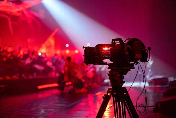 «Даше меня мало, а мне Даши много»: психолог объяснил, почему распалась звездная пара - Джарахов и Mona