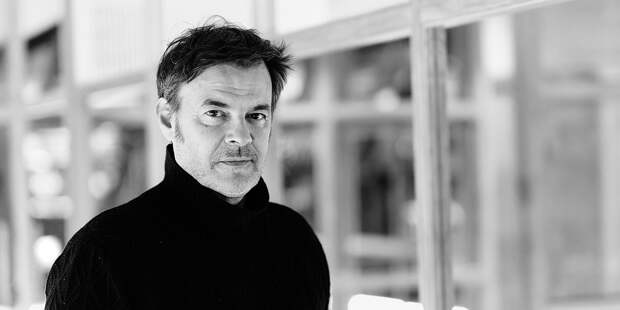 «Важно быть в повестке»: интервью с режиссёром «Постороннего» Франсуа Озоном, классиком мирового кино